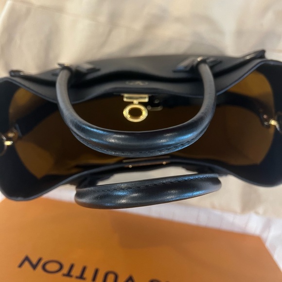 LOUIS VUITTON On My Side MM - Black - Picture 10 of 14